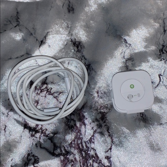 Off-Brand Air Pods Pro - Picture 5 of 6